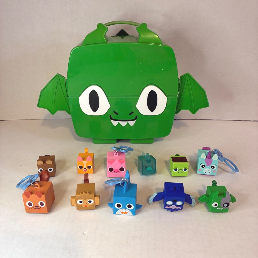 Pet Simulator X Green Dragon Collector Case with 11 Mini Figures Keychain Roblox